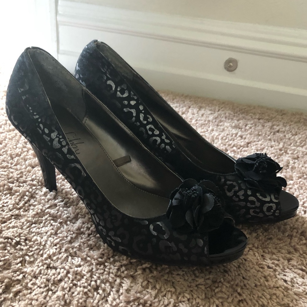 Super cute black heels
